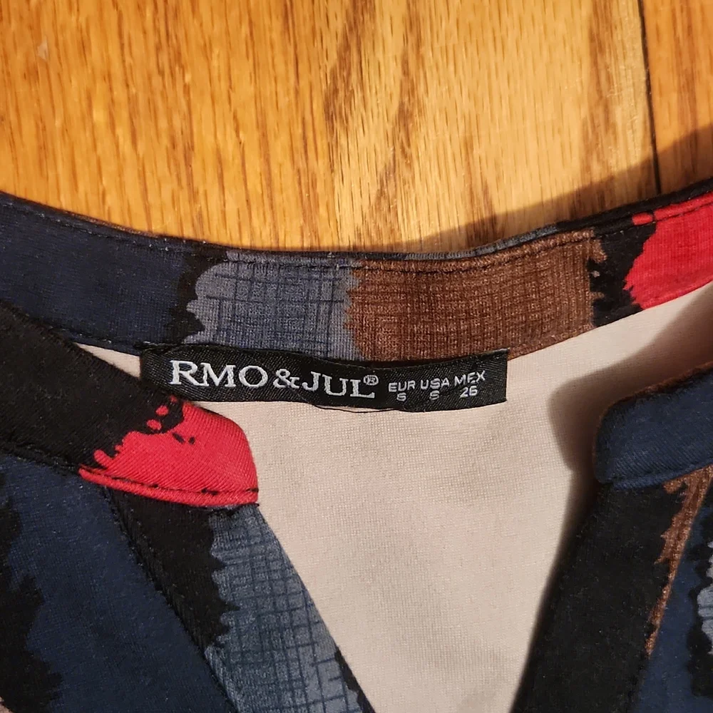 😍😍 Like new! Rmo & Jul swing dress 3/4 sleeve red, blue, brown, tan size small - Picture 6 of 7